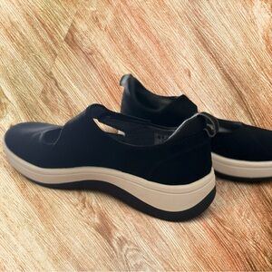 Cloudsteppers by Clarks Black and White Mary Jane Shoes